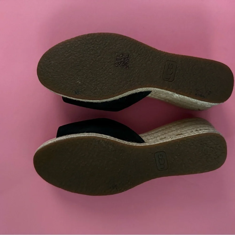 Ugg cream black sandals size 7